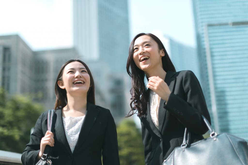 仕事と家事育児を両立しながら管理職を目指している女性ビジネスパーソン