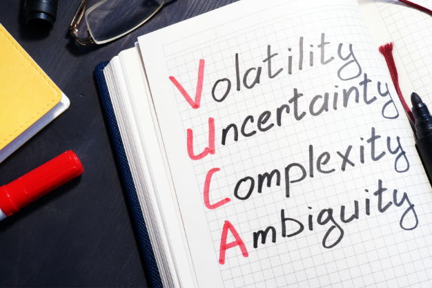 VUCA(ブーカ)とは?予測不能の時代の企業に必要な変革・人材マネジメント