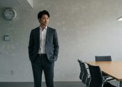戦略コンサルタントとして活躍する男性